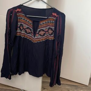 Cute long sleeve top with slits on sleeves